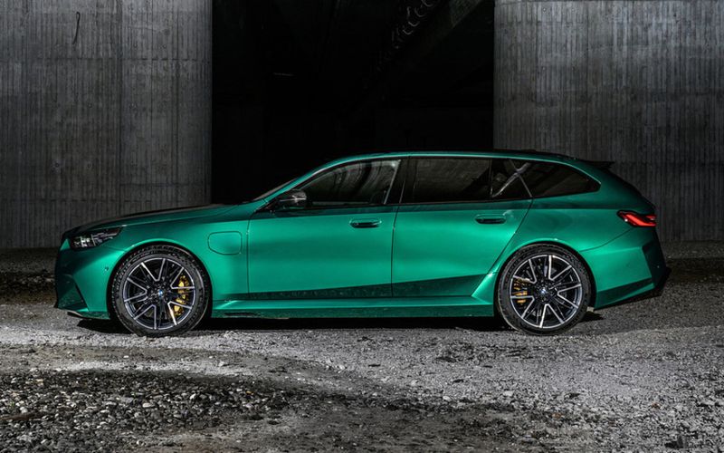 BMW M5 Touring Stationary