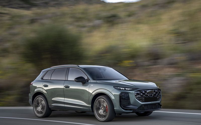 Audi Q3 Moving