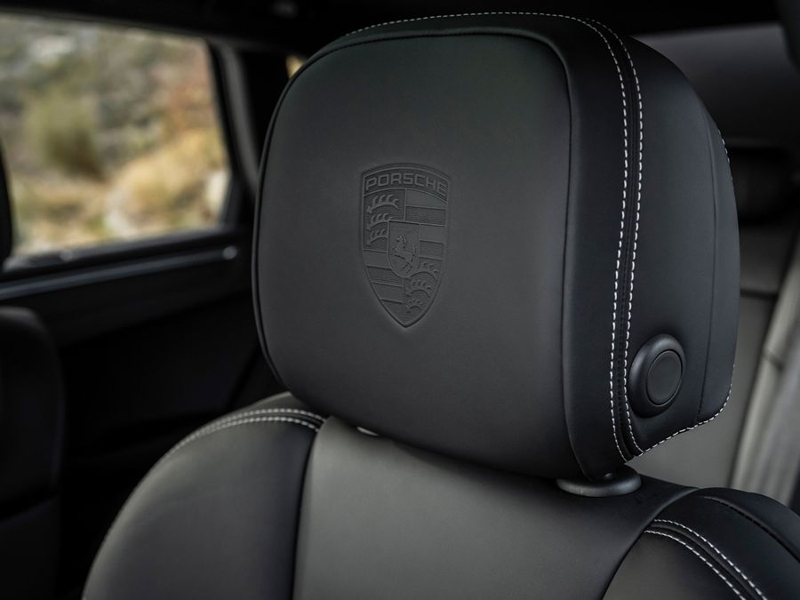 Porsche Macan Porsche Crest On Front Headrest