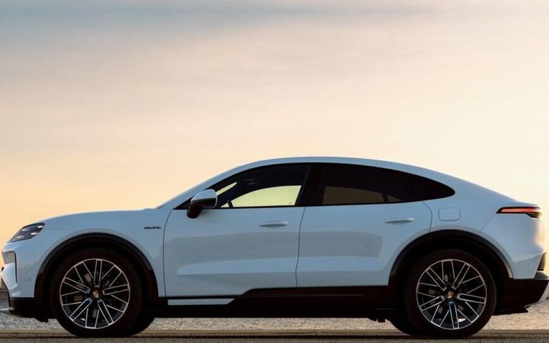 Porsche Cayenne Coupe Electric Side On