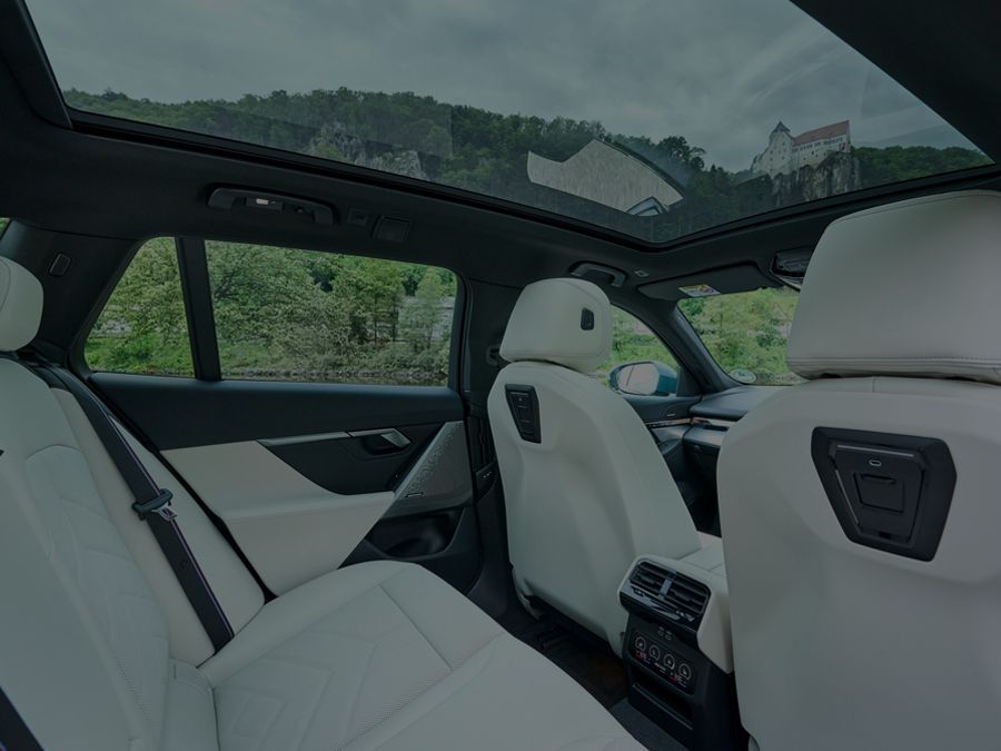 BMW i5 Touring panoramic roof