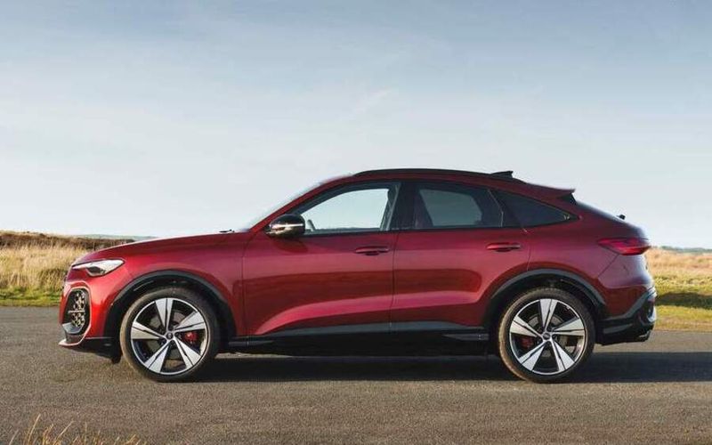 Audi Q5 Sportback Side profile