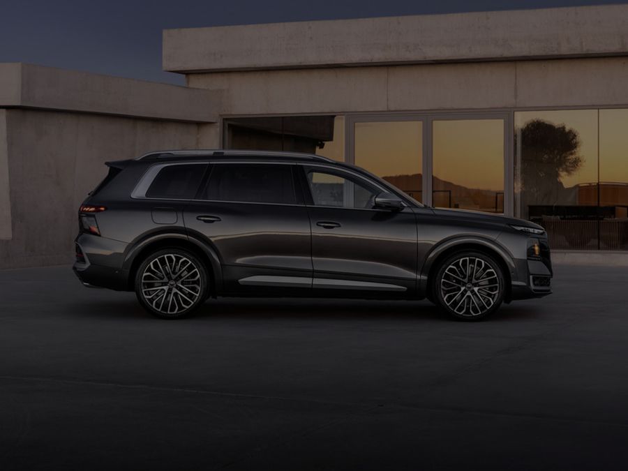 Audi Q9 Side On