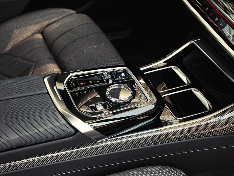 BMW i7 Gears
