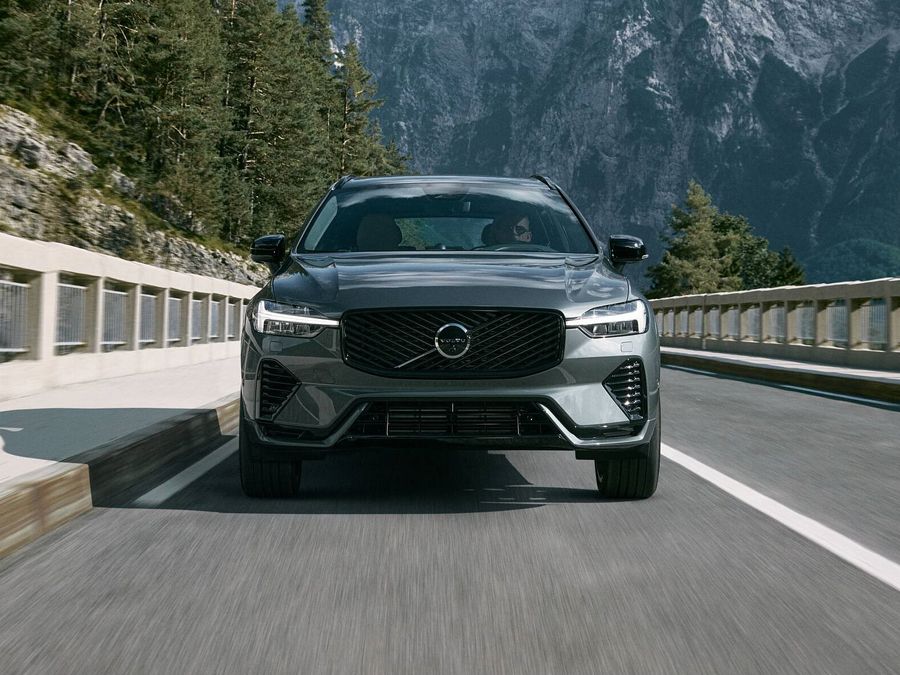 Volvo XC60 Driving On Road