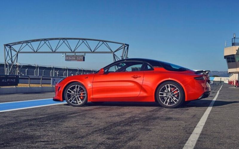 Alpine A110 Pit Lane