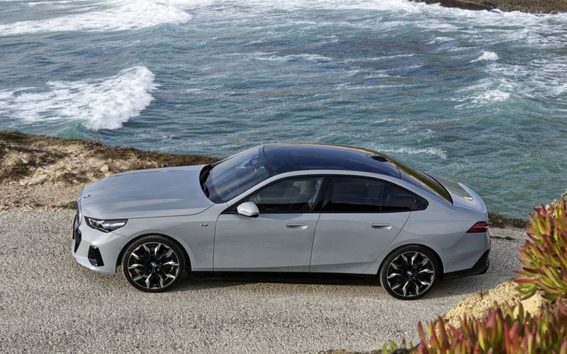 BMW i5 Saloon Elevated View