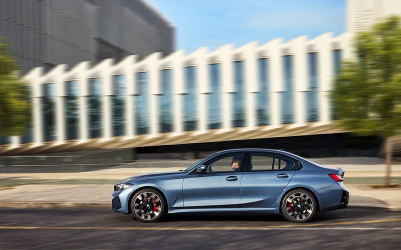 BMW 3 Series Saloon Moving
