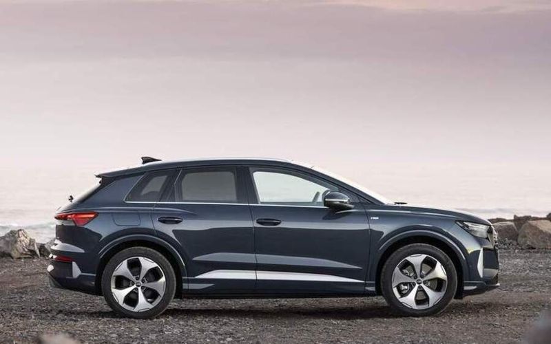 Audi Q4 e-tron Side Profile