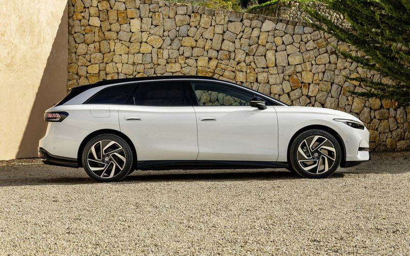 Volkswagen ID.7 Tourer Side On