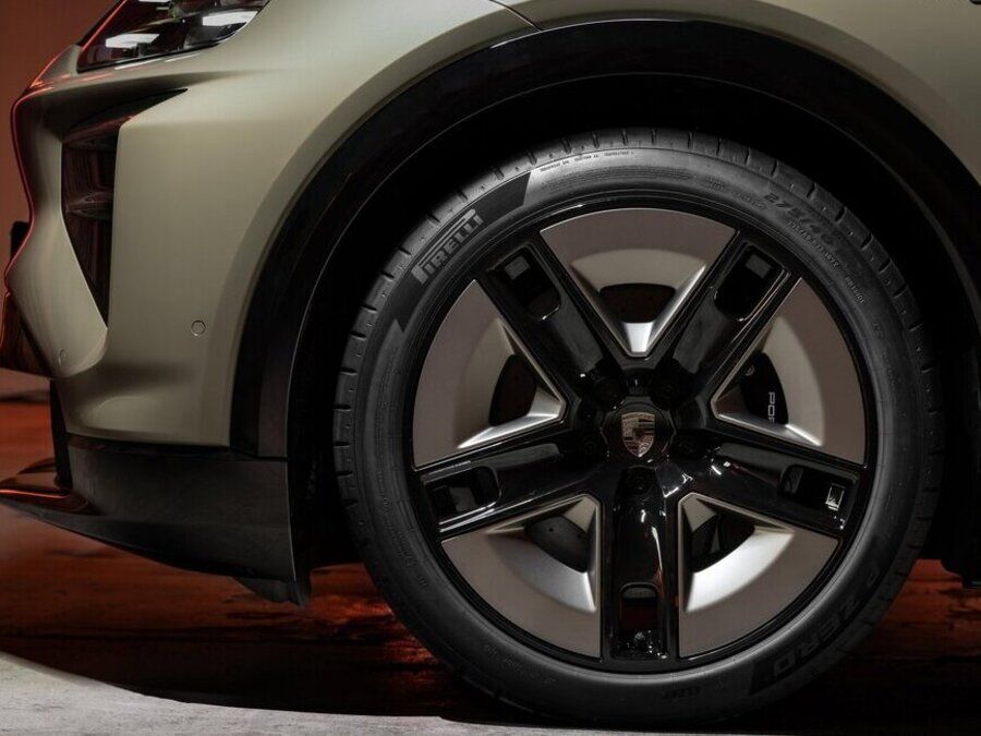 Porsche Cayenne Coupe Electric Alloy Wheel