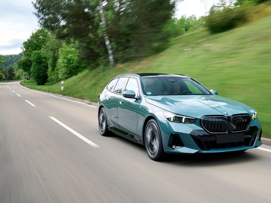 BMW i5 Touring front